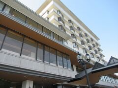 大塚国際美術館から近い、車で2～3分の鳴門グランドホテル海月に宿泊します。
