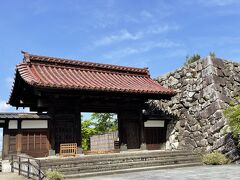 最初の観光は富山城址公園。