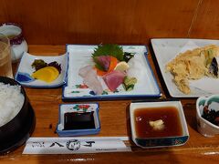 厳原に戻って、地物を食べなきゃって。刺し身は昨日食べたけど、アナゴが名物だから天ぷらを単品で頼んだの。