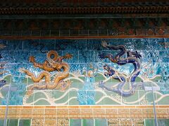 中国の北京市にある中国の国宝である装飾壁を再現した九龍壁。
中国政府の許可も得て、再現したそうです。