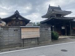 お寺を通過します。