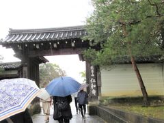 京都西北・仁和寺へ到着しました。