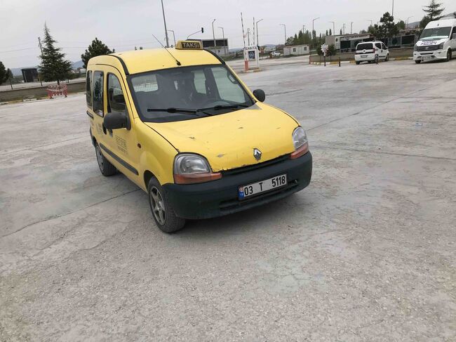 タクシーでサンドゥクルのバスセンターへ、８０リラ