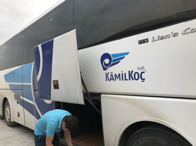 カミルコッチ社のバスでウスパルタへ