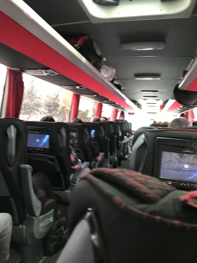 別の会社のバスでエイルディルへ