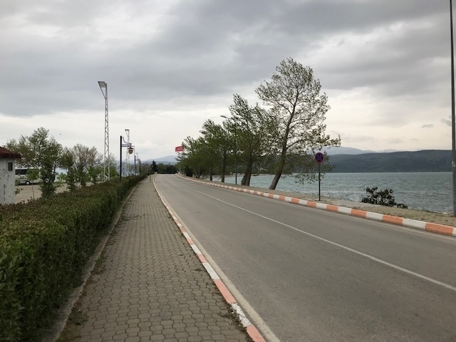 イェシル島 へ向かって歩く