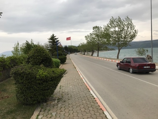 イェシル島 へ向かって歩く