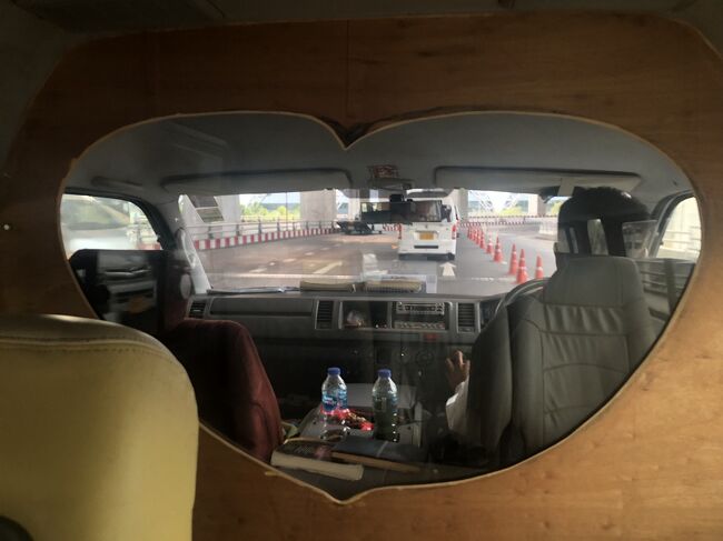 無事合流。<br />大きなバンに私1人でした。<br />一路パタヤのホテルに向かいます。