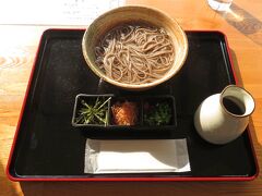 麓の道の駅内の食事処で釜揚げそばで温まる。
