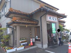 ピア Bandai からは西へ移動して燕市へ。燕では友人のファクトリーに立ち寄って、ちょっと打合せ。そしてその友人と一緒に昼食へ行くことに。以前から友人にオススメしてもらっていた「大むら食堂」へ。