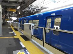 KEIKYU BLUE SKY TRAIN
「羽田空港の空」と「三浦半島の海」をイメージした青い車体です。確か2編成しか無かったように思います。
品川駅から追浜駅まで乗りました