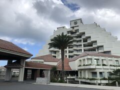 本日からのお宿
「シェラトン沖縄サンマリーナリゾート」

今回が2度目の利用です