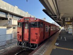 岡山駅改札を入り、いろいろな列車を見て回ることに。
桃太路線には昔ながらの気動車も活躍！