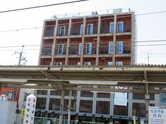 阪急の長岡天神駅のホームから変わった建物があってパチリ