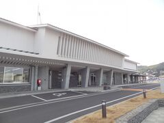 8:30
長崎県島原半島の南部、南島原市口之津ターミナルビルです。

以前、口之津駅(廃止)の駅前にあった島鉄フェリーターミナルが、令和2年3月20日に移転し新ターミナルとなりました。