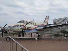 宮崎空港は展望デッキに小さな飛行機が展示してあります。
