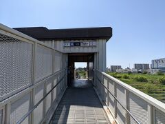 本日は東京から飛行機で伊丹へ、そこから移動して大阪メトロ谷町線の終着駅、八尾南駅にやってきました。ここが八尾空港への最寄り駅です。空港へは2番出口から。