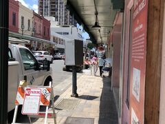 床屋さんがめーっちゃありました。
北京ダックやレイなどのお店も。

ちょっと怖い雰囲気で緊張して歩いた為、写真はあまり撮れませんでした。

なーんか、怖かったです。