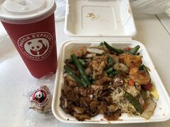 私は…お肉にしようとしたら$20を余裕で越す💦
ジョリビーも迷いましたが、結果…またまたパンダエクスプレスにしてしまいました😅

どうしても海外行くと食べてしまう💧
オーダーしやすいし、美味しいんだもの❤️
