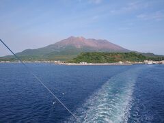 桜島フェリーで今日の宿がある鹿児島市内へ。