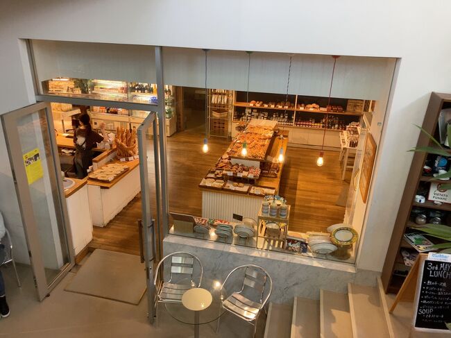 地下にあるので静かな店です