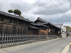 うしまど茶屋の隣の邸宅は若葉屋といって、７５０坪の広大な敷地のお宅です。

外から拝見するだけですが。