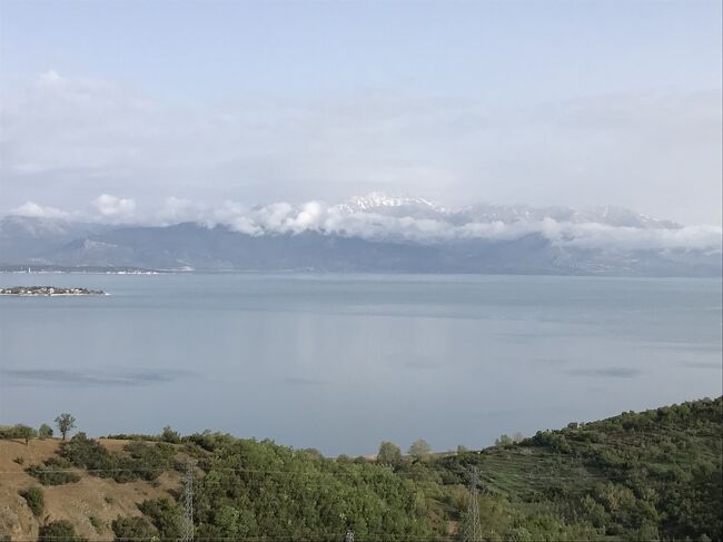 トルコ人の友人の車でエイルディル湖を１周。