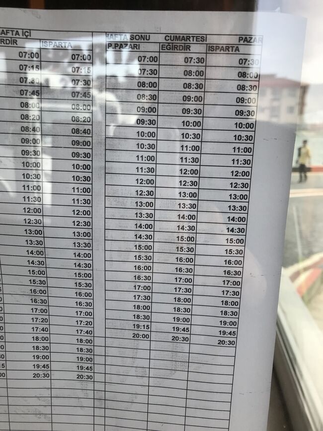 エイルディルに戻る。翌朝にウスパルタに移動するバスの時刻表を確認、３０分に一本あり。