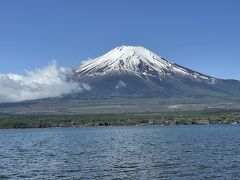 山中湖の向こうに威風堂々と聳えている富士山。

めちゃくちゃ綺麗。