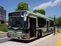 バスで上賀茂神社に着きました。