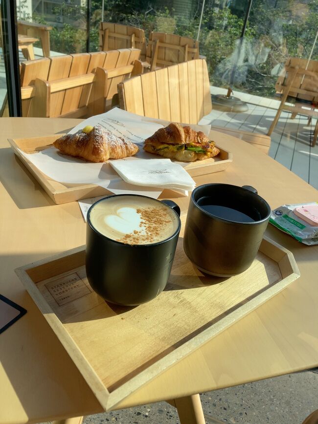 美味しいサンドイッチとコーヒー。