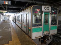 東京から乗車したつばさ189号は定刻通り14:42に山形駅に到着し、14:52発の新庄行き普通列車に乗車する。