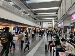 出発地の羽田空港。
今年のGWは行動制限がなくなった為か混雑していました。