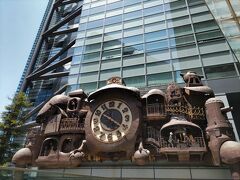 時間があったので日テレのからくり時計、宮崎駿デザインの日テレ大時計と呼ばれてるそうな。そうあのジブリの宮崎監督がデザインされたそうな。
待ってる？見てる人30人くらいいました。ただし動くまで待つわけでなく通りがかったとも。