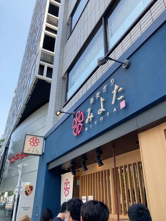 表参道から青山を散策してランチは　お蕎麦屋さんに。行列してました。