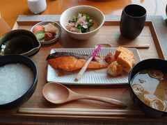 翌日
昨日と同じケシキでの朝食です。今日は和食セットをいただきました。ごはんはお粥にしてもらいました。
