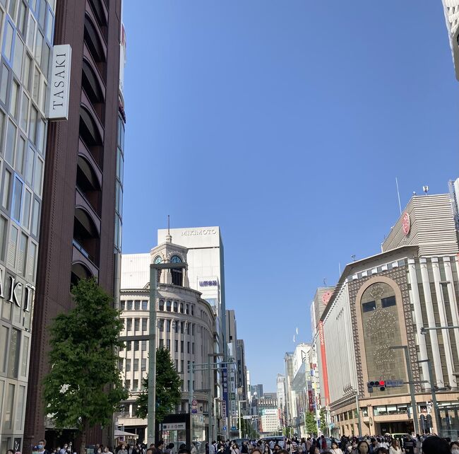 次は銀座へ。凄い人混みです。