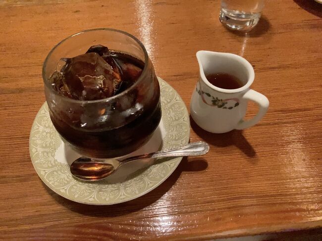 アイスコーヒーで喉を潤す。