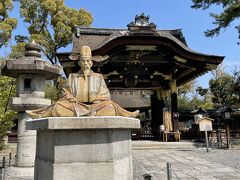 太閤殿下がいらっしゃる豊国神社。
サクッと見て、祇園方面へ