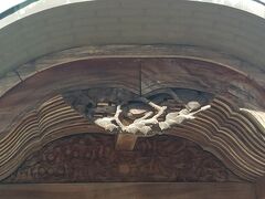 師岡熊野神社で向拝の木彫りに目が引かれました