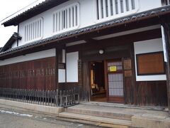 近くの出石史料館へ。

コチラは豪商の旧邸。
兵庫県住宅百選にも選ばれている。

中に入ると本日二組目のお客と言われた。
城崎はめちゃくちゃ人が多いけど、出石はあまり行かないのね。