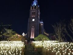 明洞聖堂へ　夜ははじめて
きれいですねーLEDの花畑が幻想的
