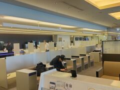 ちょっとだけラウンジで時間潰して