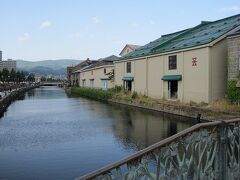 次に向かうのは、もちろん小樽運河。
この場所は様々なシーンで使われている撮影ポイントで、この日も多くの方が撮影していました。