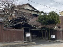 こちらは明治8年に桑名宿脇本陣大塚本陣跡に開業した料亭旅館船津屋を結婚式場としてリニューアルした
The FUNATSUYAです。