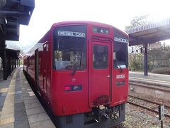 お～列車が到着！　ディーゼル車両でした。