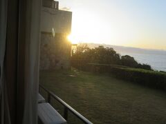 6:20　休暇村南紀勝浦のお部屋から朝日をのぞむ