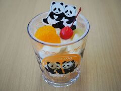 さるやまキッチンで休憩。

双子パンダタンブラーde杏仁豆腐　1000円

もちろんタンブラー目当てです。笑