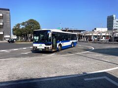 日を改め、4月12日。

JR成田駅から出発。JRバスで行先は、三里塚の記念公園と、航空博物館。
JRバスが三里塚方面へ大体20分ごとに出ている。遠く多古や八日市場まで行くバスもあるが、多くは航空博物館で折り返す。
今回は成田市現代史の影、成田闘争の地をめぐる。