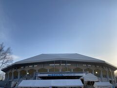 札幌駅からバスに揺られること40分くらい？
3時間ほどコンサートを楽しみました。
北海道でコンサート参戦したのは初めてだけど見やすくて良かったわ～
